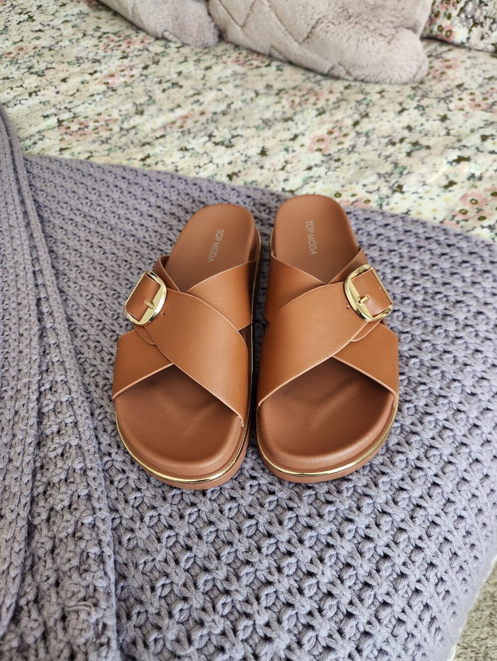 TOP Moda tan buckle slide mules with gold trim - Picture 2 of 5